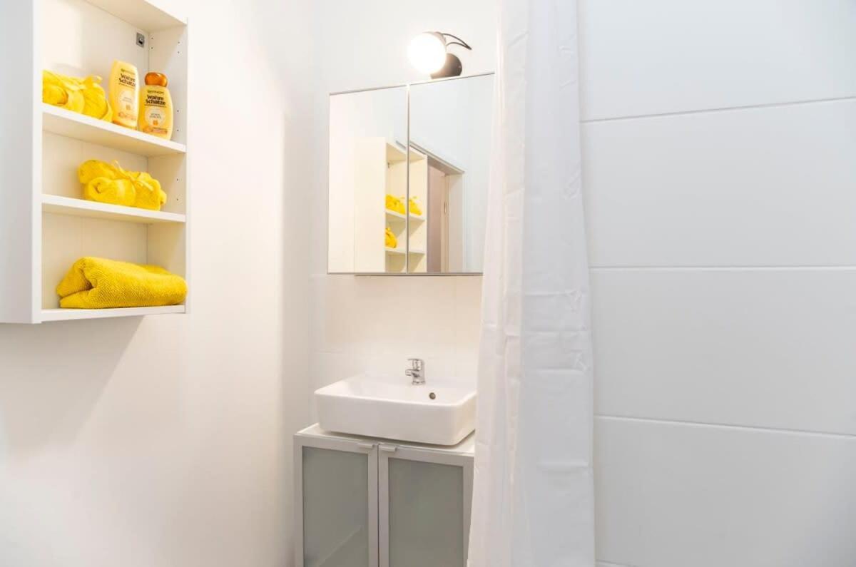Modern 2 Bedroom Apartment In Berlin Schoeneberg Экстерьер фото