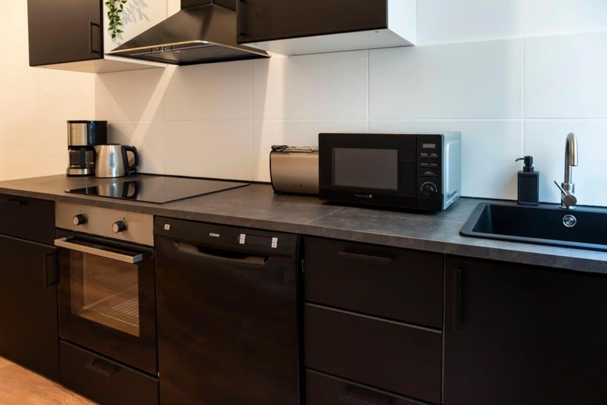 Modern 2 Bedroom Apartment In Berlin Schoeneberg Экстерьер фото