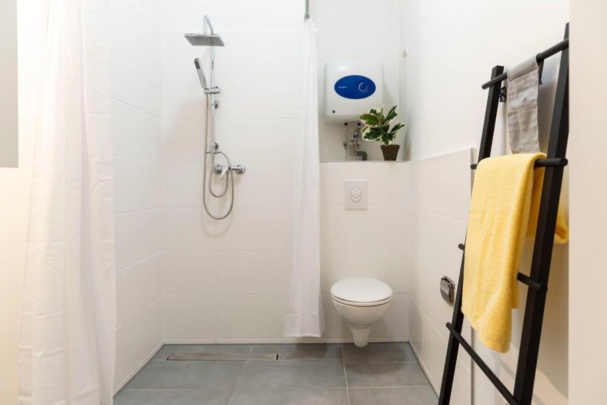 Modern 2 Bedroom Apartment In Berlin Schoeneberg Экстерьер фото